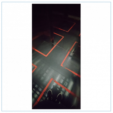 Jaga Jarak di Lift